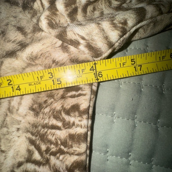 Burberry Pale Taupe Astrakhan Print Long-sleeve Brand tag missing. Size SM. EUC - Picture 6 of 16